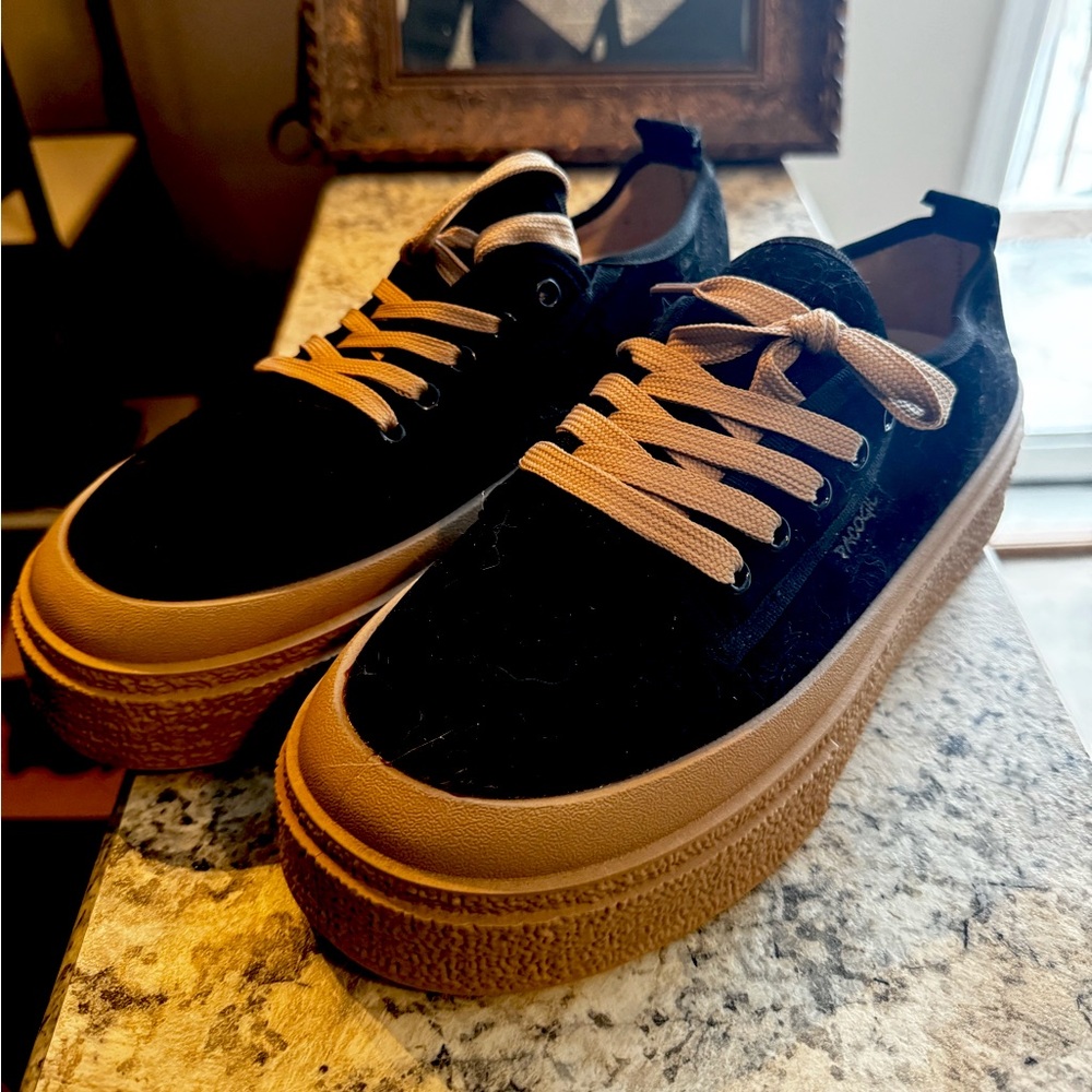 Chunky gum sole platform sneaker